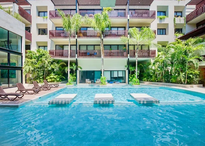Beautiful Location, Large Pool And Fast 150mg Wifi Apartment *