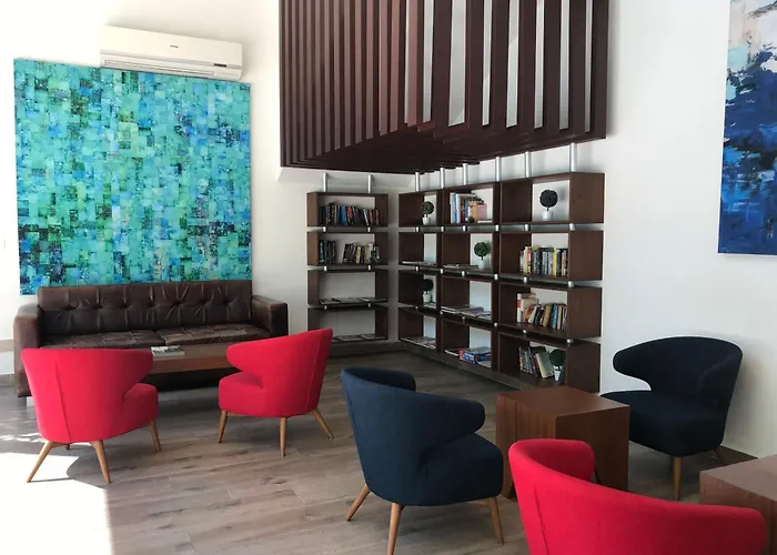 Beautiful Location, Large Pool And Fast 150mg Wifi Apartment *
